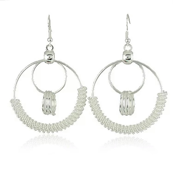 🍀JUST IN🍀Silver Twisted Ring Boho Style Earrings - Picture 3 of 3